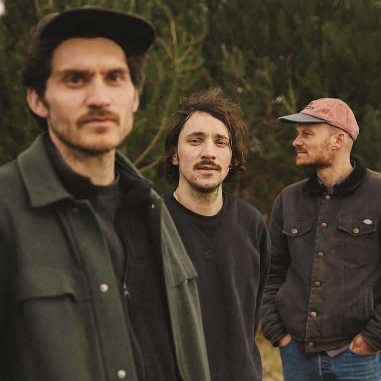 Paceshifters    Paceshifters – Out-and-Outer  When you start making a new record, as an artist you are faced with the choice of capturing the live experience to the best of your ability or, on the contrary, throwing yourself fully into a studio producti
