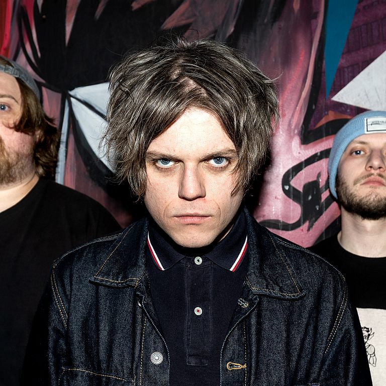 The Zac Schulze Gang   ZAC SCHULZE: Guitar, vocals BEN SCHULZE: Drums ANT GREENWELL: Bass  Straight To It is a fitting title for the Zac Schulze Gang's debut studio album: the trio doesn't mess around with niceties, preferring to play the kind of bl